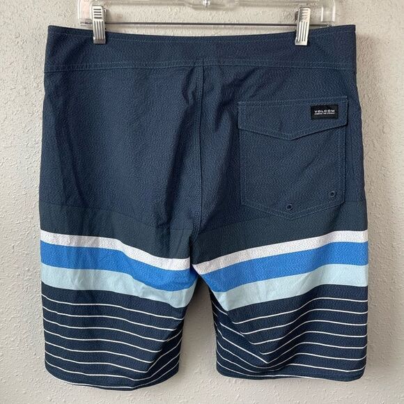 NWT Volcom Modtech Swim Trunks Size 31 - Picture 4 of 6